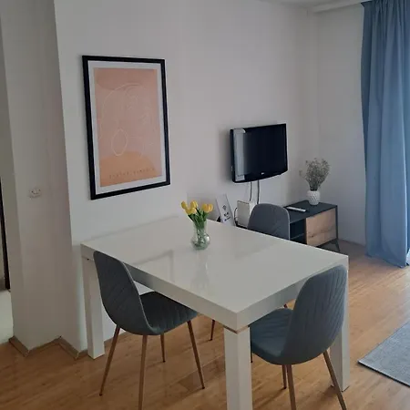 Teanta Apartment *